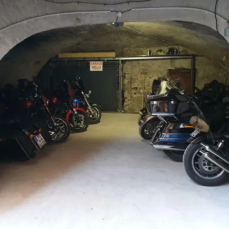 ドゥ ラ プラセット バルセロネート 2* バルスロネット